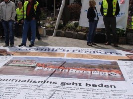 Mal 'ne andere Zeitung: Demo von NWZ-Mitarbeitern im Sommer in der Innenstadt. BILD: fp